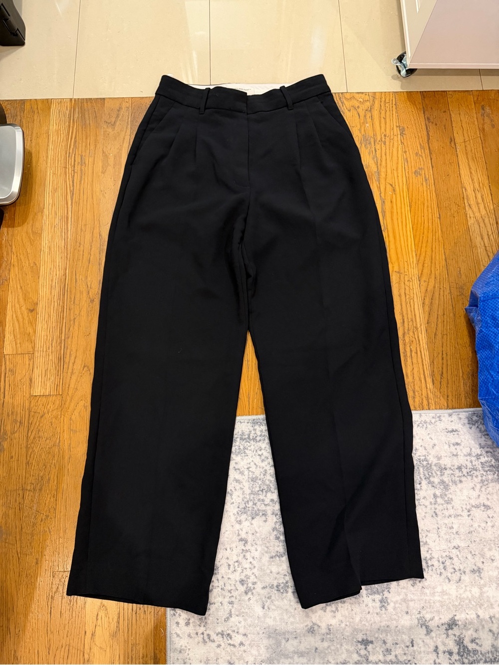 Aritzia: The Effortless Pant